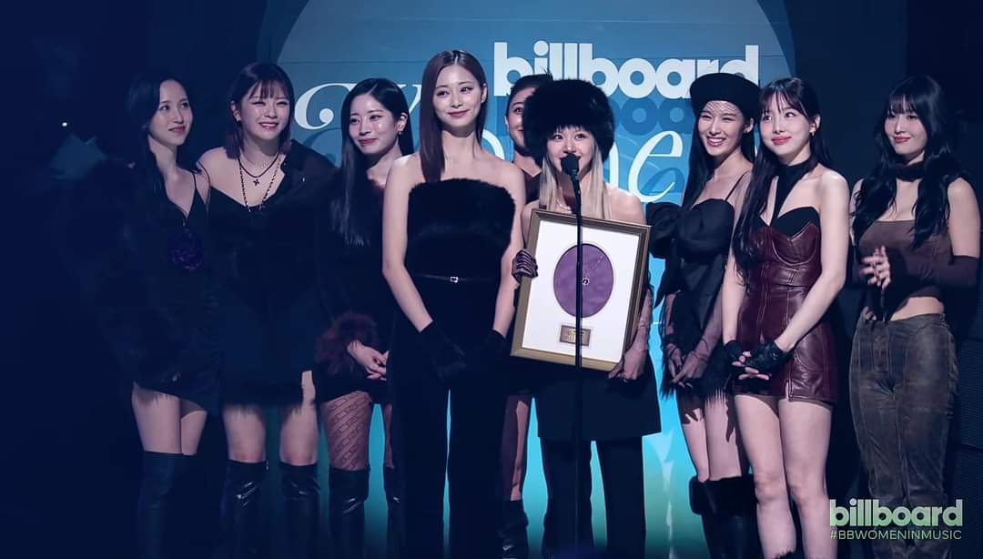 twcmadres's tweet photo. “Estamos paradas aquí frente a nuestros fanáticos que hicieron realidad nuestros sueños"

- Chaeyoung

#TWICE_BreakthroughAward
#BBWomenInMusic               
#TWICE_BBWomenInMusic https://t.co/ifoxNCcoK0