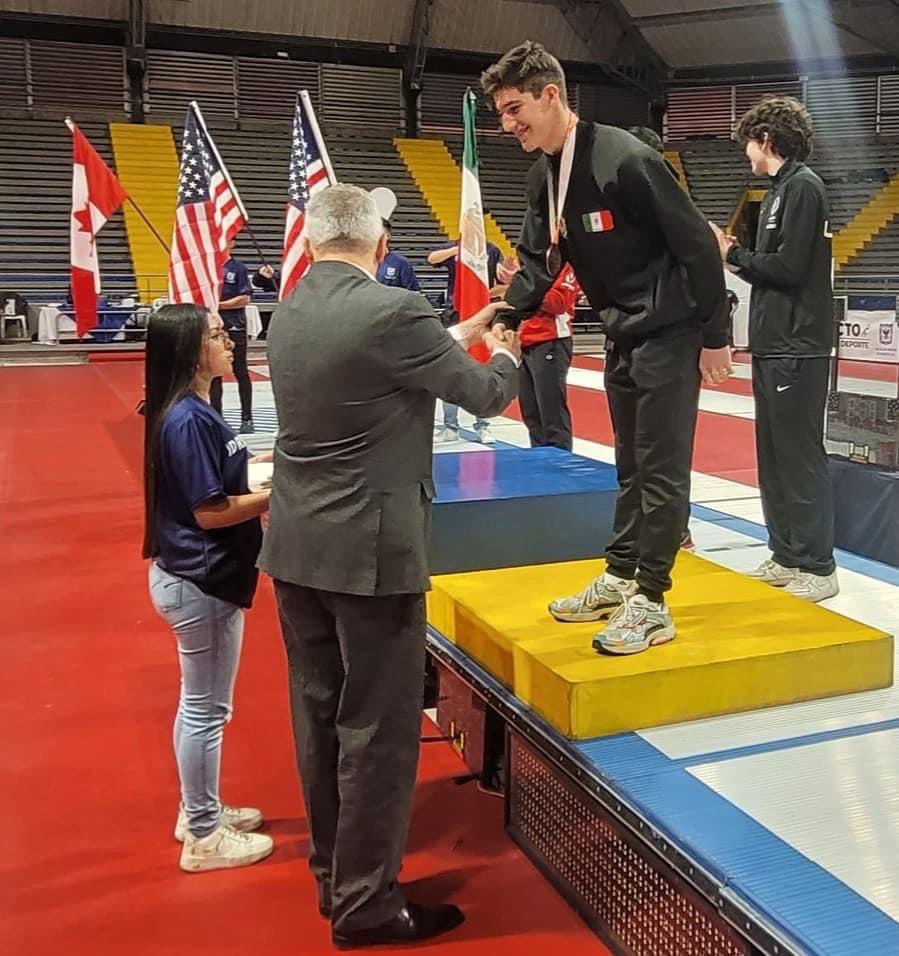 azuelin2's tweet photo. Máximo Azuela consigue medalla de Bronce 🥉 en el Campeonato Panamericano de esgrima @makugo @Indereq_ @Tsrenta #vamos México # Queretaro https://t.co/j26fzGEytn