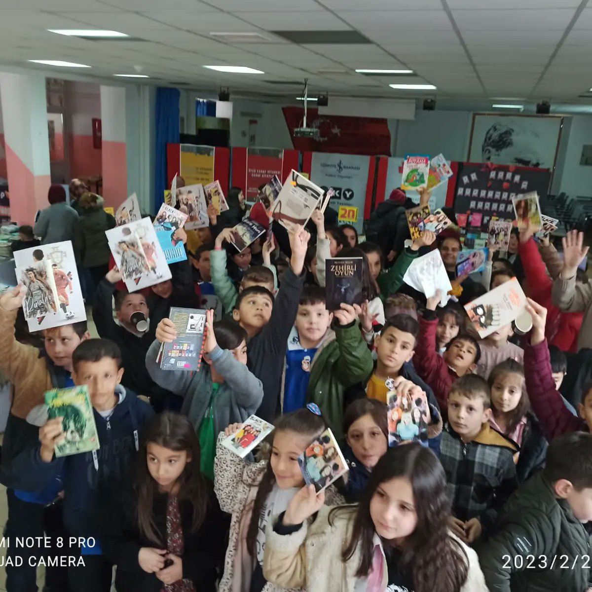 BurdurIlce's tweet photo. 28 Şubat ve 1 Mart tarihlerinde İlçemizde https://t.co/FejykVNjKi düzenlenen  Yeşilova Kitap Fuarına, gerek Milli Eğitim camiamız gerekse değerli Yeşilovalılar yoğun ilgi gösterdiler. https://t.co/EIt6ajBuSc