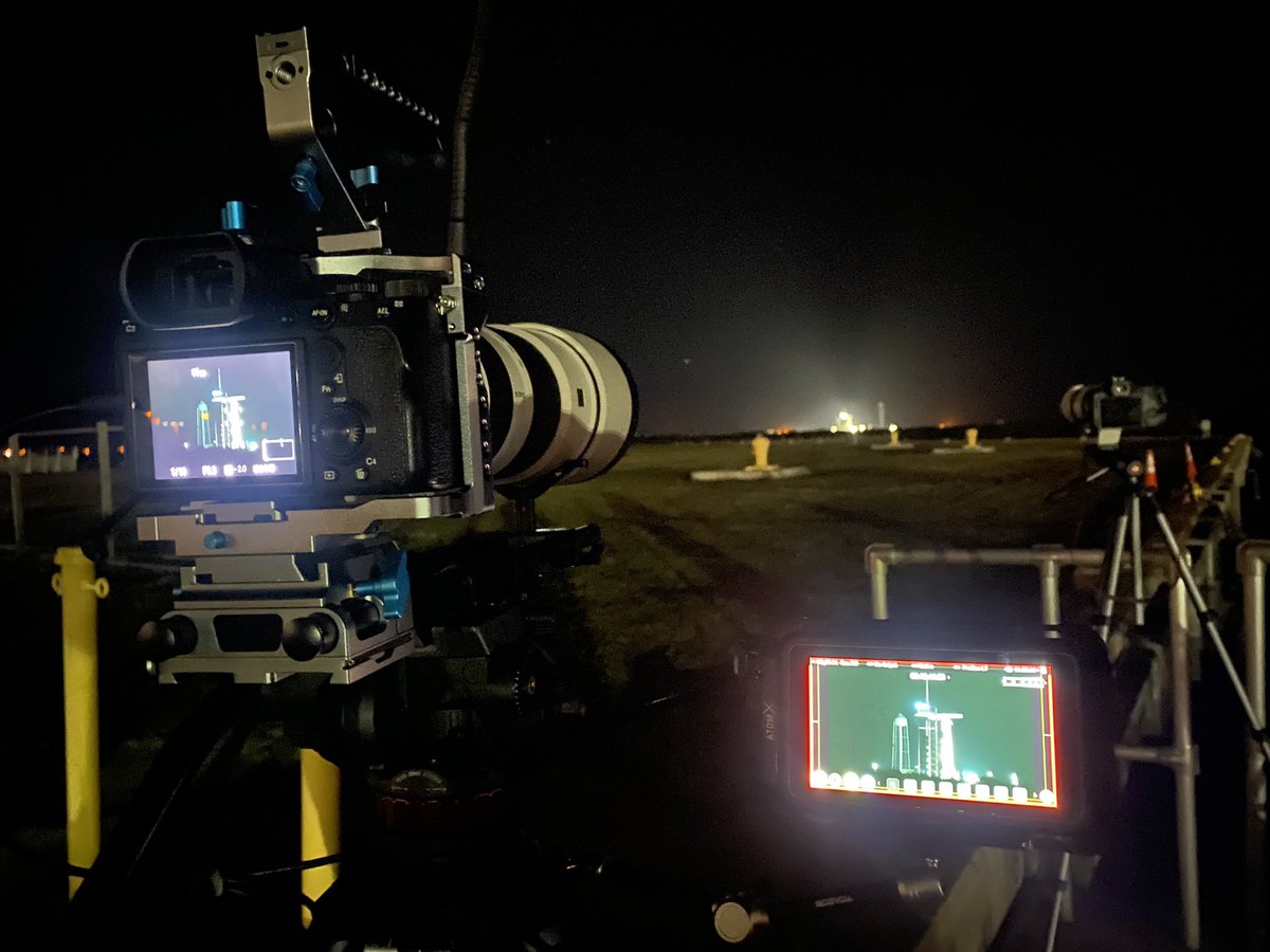 MetaMasako's tweet photo. #TBT Thanks @NASASocial for the incredible opportunity to go #BTS of #crew6 launch👩🏻🚀🚀 I got to take in the excitement in the air &the beauty of VAB as I live-streamed with @drumnohito on @spacetainment_ upcoming #spaceart #PION #GoCrew6 @NASAKennedy @Commercial_Crew @onbd_art https://t.co/U8y71MKR0Z