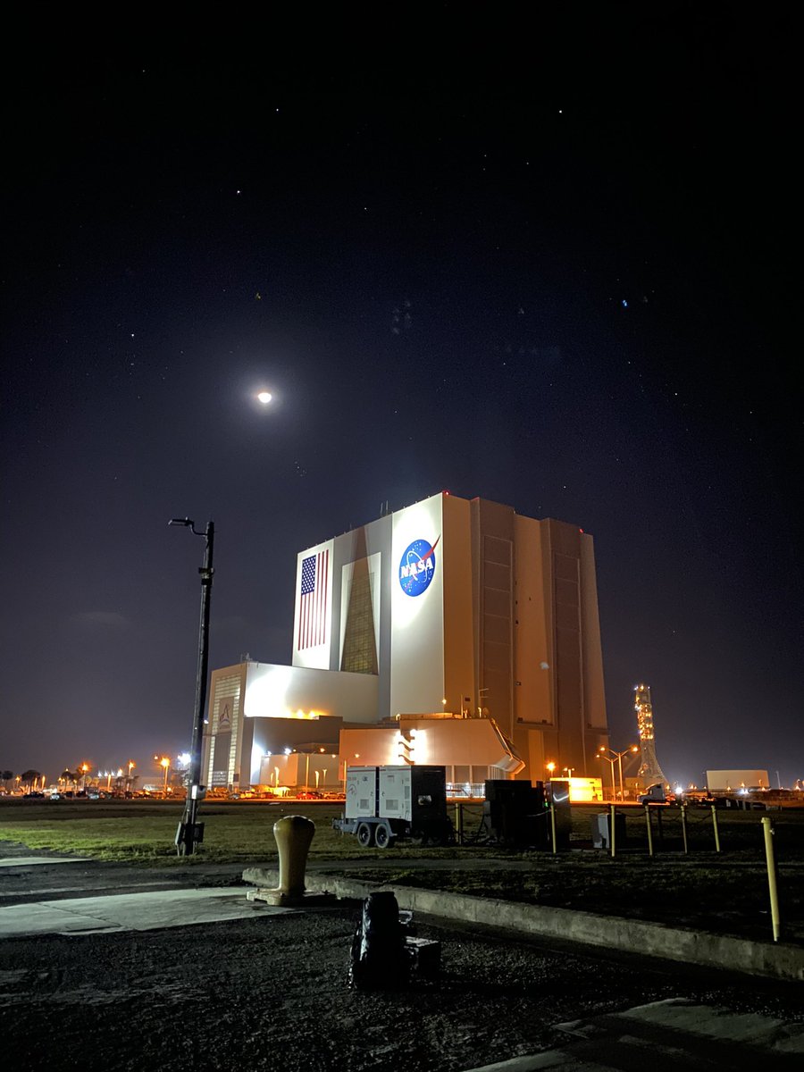 MetaMasako's tweet photo. #TBT Thanks @NASASocial for the incredible opportunity to go #BTS of #crew6 launch👩🏻🚀🚀 I got to take in the excitement in the air &the beauty of VAB as I live-streamed with @drumnohito on @spacetainment_ upcoming #spaceart #PION #GoCrew6 @NASAKennedy @Commercial_Crew @onbd_art https://t.co/U8y71MKR0Z