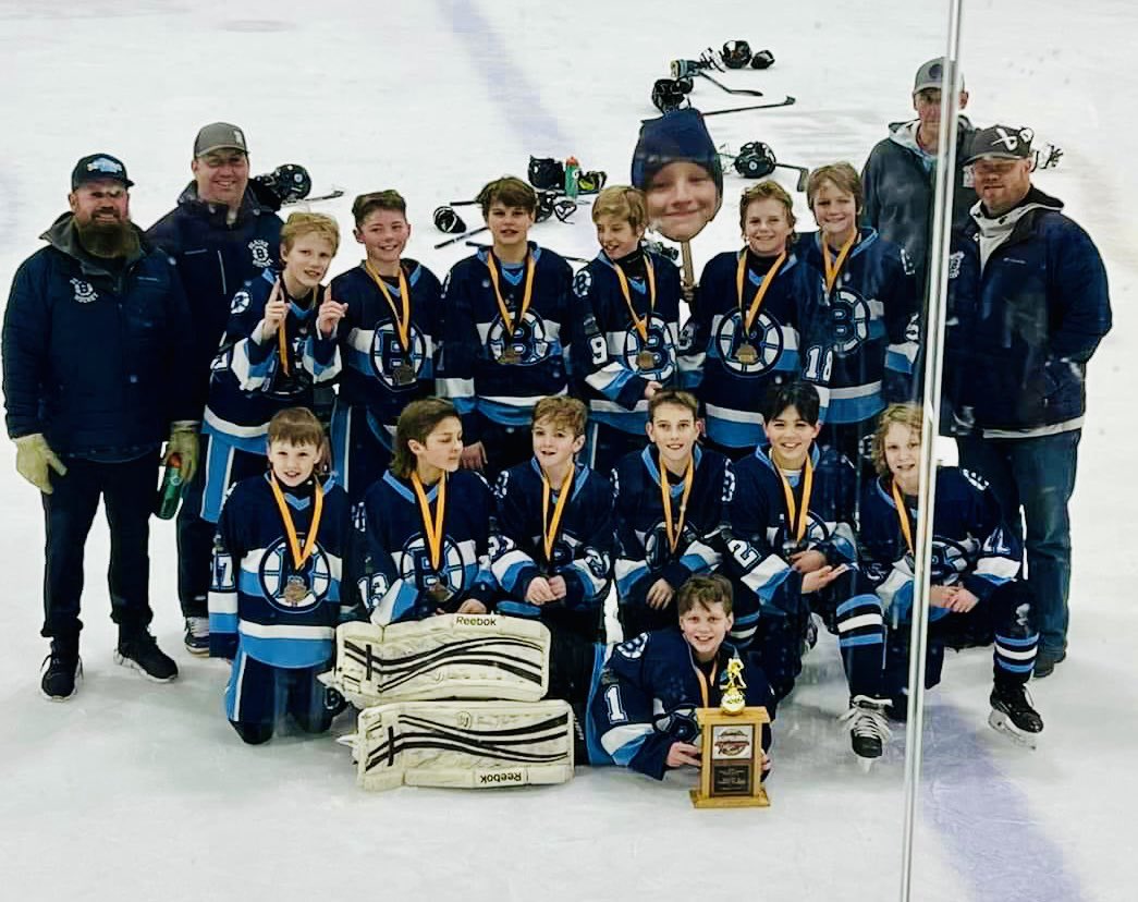 Congratulations to our rockstar SQA team for bringing home the bronze medal from the Squirt International in Fargo! Your hard work, dedication, and teamwork definitely paid off and we couldn't be more proud of you! 🎉🏆👏