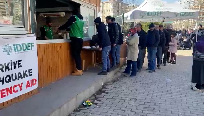 FatihFoundation's tweet image. Fatih Foundation, along with its partnered organizations, is distributing hot meals among earthquake victims. 

📌Adiyaman, Turkiye 

Donate Online: fatihfoundation.com/donate

#TurkeySyriaEarthquake #deprem #helpinghumanity #earthquake2023