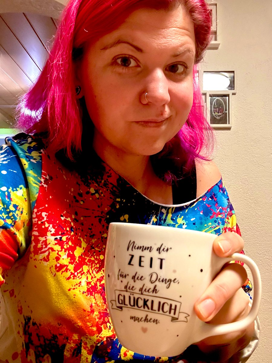 colorful_franzi's tweet image. #GoodNightTwitterWorld 

Viele Termine, dazwischen arbeiten und nach den Kindern schauen.

Dann noch zu wenig geschlafen, weil viel zu lange Musik gehört.

Der #donnerstag hat es in sich. 

Aber erst #firstcoffee #CoffeeTime 
#momlife #BetterDays #CoffeeLover