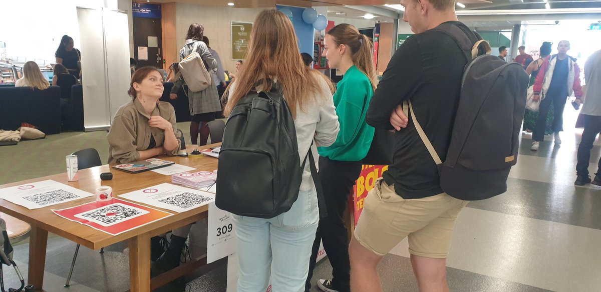 UnionRBHU's tweet photo. We have had such a rad time at Victoria Universities clubs expo! We spoke with around 160 students about their employment rights. Many of whom are hospo workers and on work visas. We taught them about their employment rights and even unionised some. #UnionHard https://t.co/W6YtSqtjuc