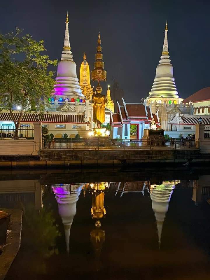 lok_thrrma's tweet photo. บุคคลไม่ควรดูหมิ่นบุญ
ว่าบุญมีประมาณน้อยจักไม่มาถึง
แม้หม้อน้ำ ยังเต็มด้วยหยาดน้ำ
ที่ตกลงมาทีละหยดได้ ฉันใด
บุคคลผู้มีปัญญา 
สั่งสมบุญแม้ทีละน้อย 
ย่อมเต็มด้วยบุญได้ ฉันนั้น

พุทธพจน์

#คิดดีทำดี #kdtd #สอนตัวเอง
#ธรรมะ #สติ #dhammakun https://t.co/jgzAiVTC0p