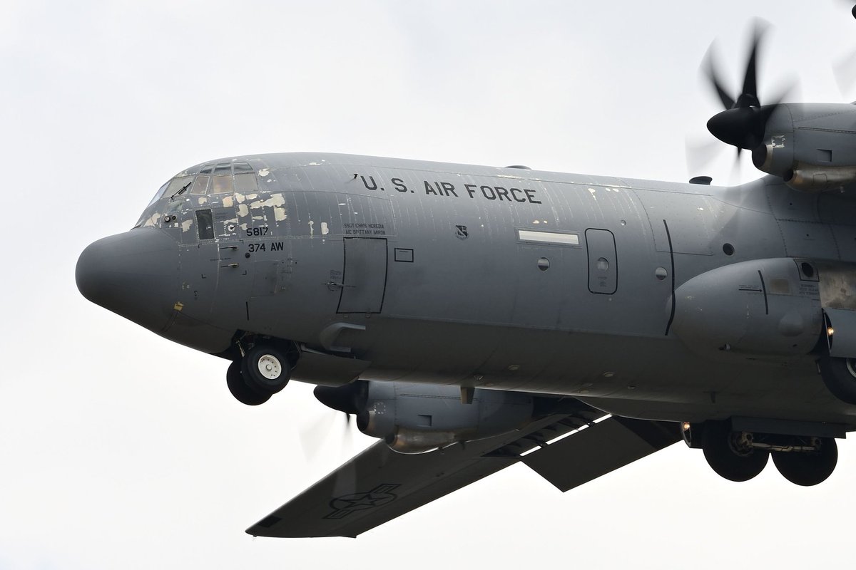 modelight329's tweet image. 2023/03/02
午前中、横田基地に寄ってみました。UH-1NのアニキがＶサインをくれました😆ATIは逆ラン、ハゲしく塗装ハゲのハーク、シロクマタンカーを撮って帰宅😀
#横田基地　#RJTY