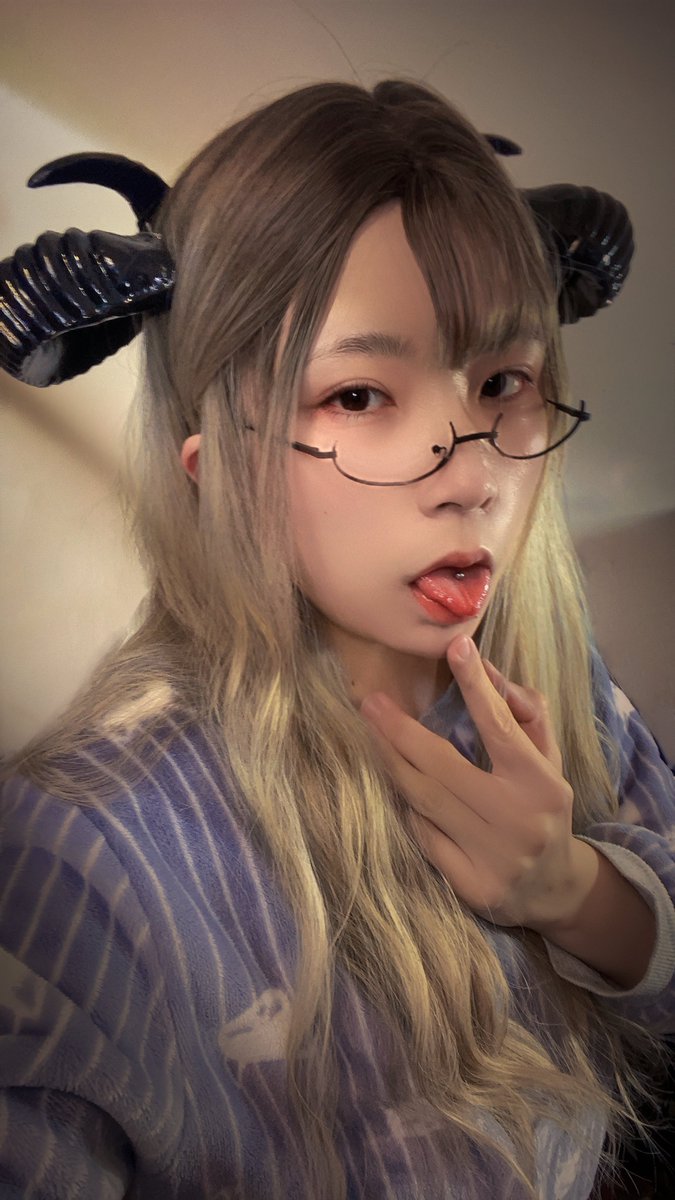 死宅魅魔来了！！！ https://t.co/eW79dvDMgP