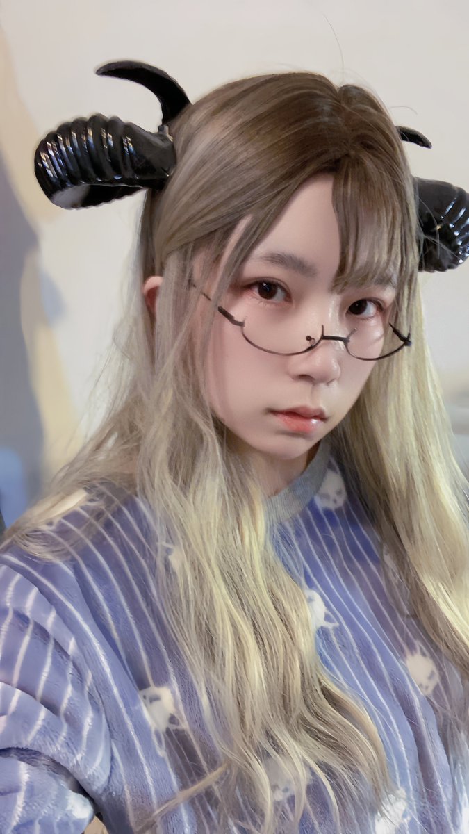 死宅魅魔来了！！！ https://t.co/eW79dvDMgP