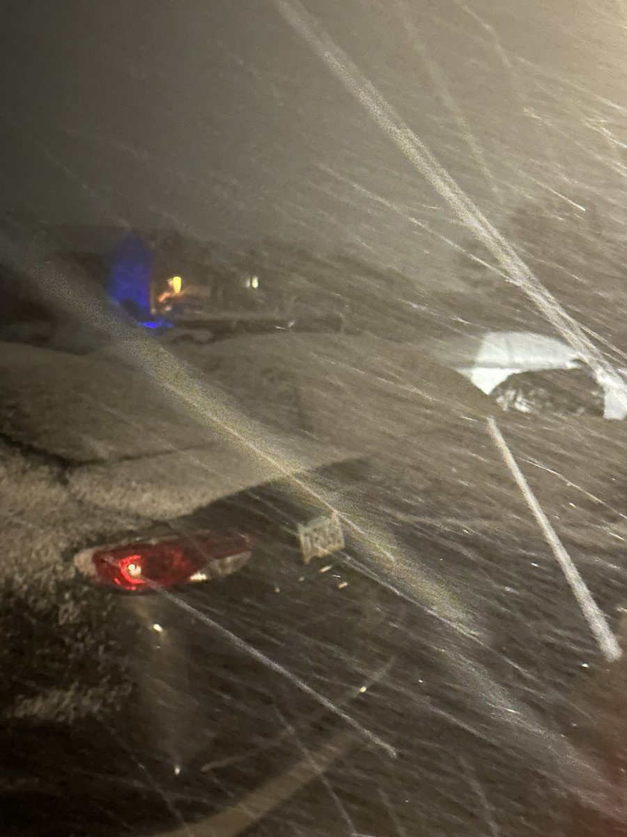 ChuckKmet's tweet photo. @NWSTucson Coming down and sticking in Dove Mountain! https://t.co/aeM2F3l6WC
