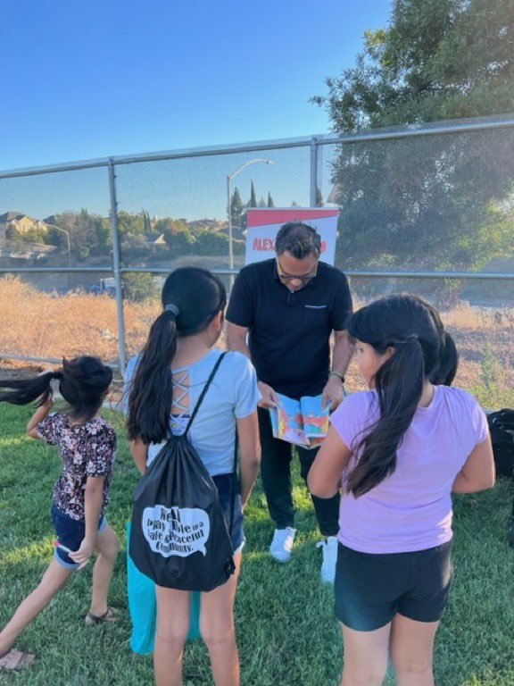 TenaciousGroup's tweet photo. Launching project to give away Alex The Hippo books to 200 underserved children. More than 60% of low-income families have no children’s books. 6 out 10 black &amp; brown 3rd graders are not able to read at grade level. Click https://t.co/brD4PNANV4 to donate. #ReadAcrossAmerica https://t.co/VqBvA1IKdN
