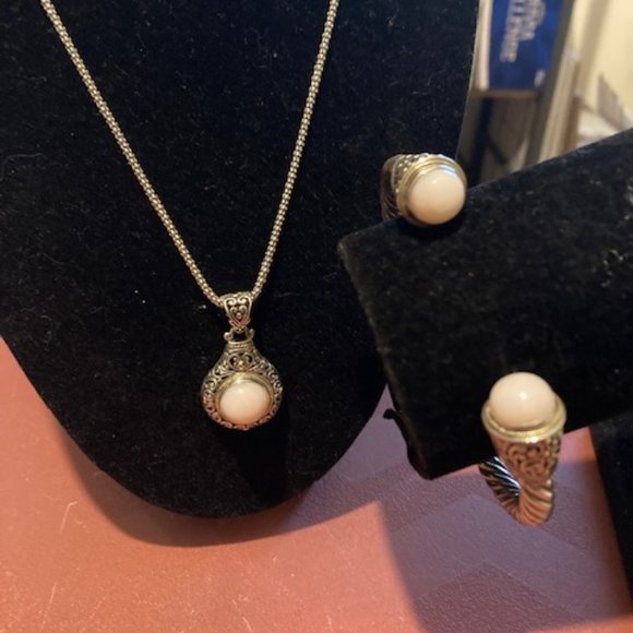 LenitaApril's tweet photo. So good I had to share! Check out all the items I'm loving on @Poshmarkapp #poshmark #fashion #style #shopmycloset #urbanoutfitters #artisan: https://t.co/RvsHlVE0kK https://t.co/giKGj644Gr