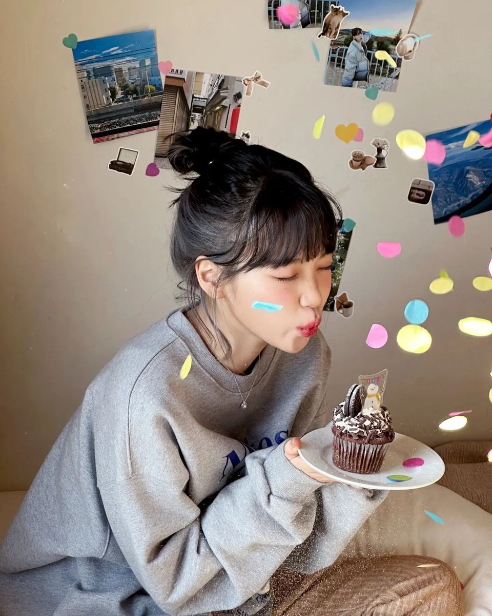 spikedefuser's tweet photo. Happy birthday to my favorite hooman! wag mo kalimutan ibigay sakin yung regalo ko hehe https://t.co/3i2QYfiFJK