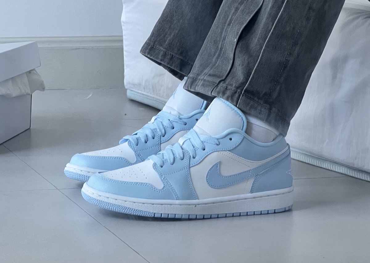 itfeelstory's tweet photo. Nike jordan สี baby blue น่ารักมากกก สวยจนมือสั่น😭🥣✨ มันแบบฮืออ สวยมาก ชอบมาก ไม่ไหวแล้ว ไม่ผิดหวังเลยที่กดสั่งมา ดือมาก ใครเล็งไว้อยู่ไปกดเถอะ รุ่นนี้พื้นนิ่มอยู่นะ ใส่สบายโอเคเลย ดีจริง ราคาดี พร้อมส่งด้วย 🤏🏻

: https://t.co/BthaW07HbZ
ร้าน https://t.co/5jt7FZjXli https://t.co/SPLM9PK6mg