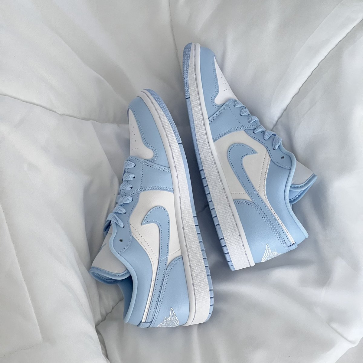 itfeelstory's tweet photo. Nike jordan สี baby blue น่ารักมากกก สวยจนมือสั่น😭🥣✨ มันแบบฮืออ สวยมาก ชอบมาก ไม่ไหวแล้ว ไม่ผิดหวังเลยที่กดสั่งมา ดือมาก ใครเล็งไว้อยู่ไปกดเถอะ รุ่นนี้พื้นนิ่มอยู่นะ ใส่สบายโอเคเลย ดีจริง ราคาดี พร้อมส่งด้วย 🤏🏻

: https://t.co/BthaW07HbZ
ร้าน https://t.co/5jt7FZjXli https://t.co/SPLM9PK6mg