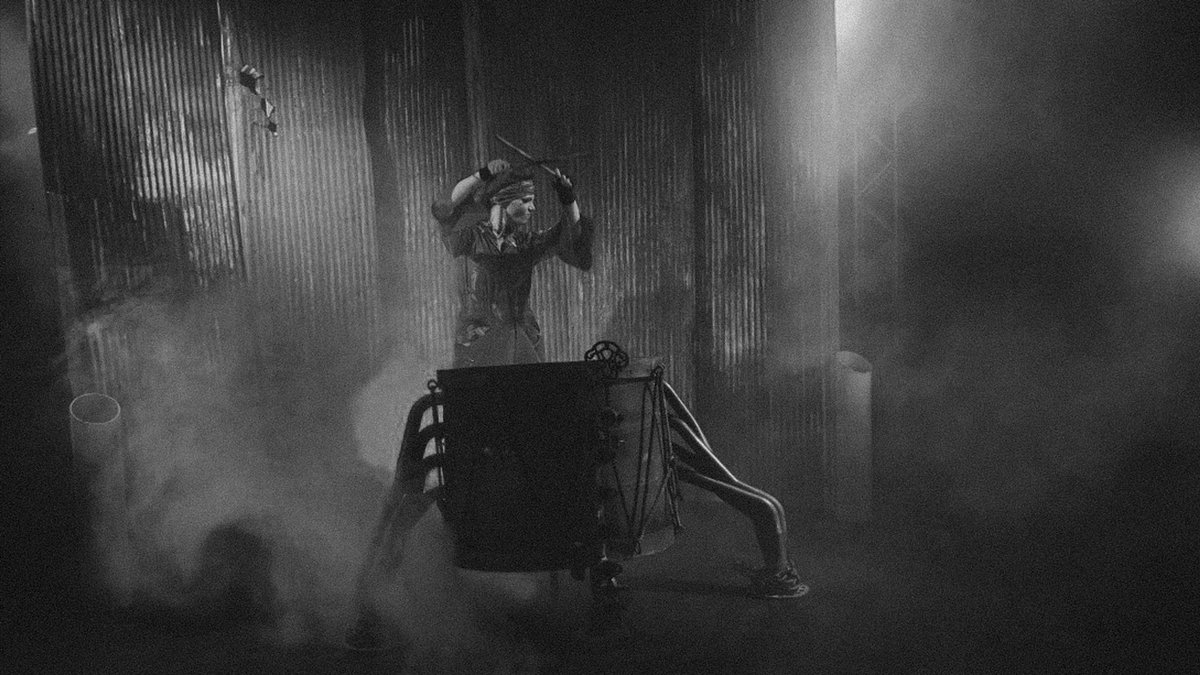 scarecrowrayne's tweet photo. Music video shoot 🖤🤍 https://t.co/8f3ckHtBgG