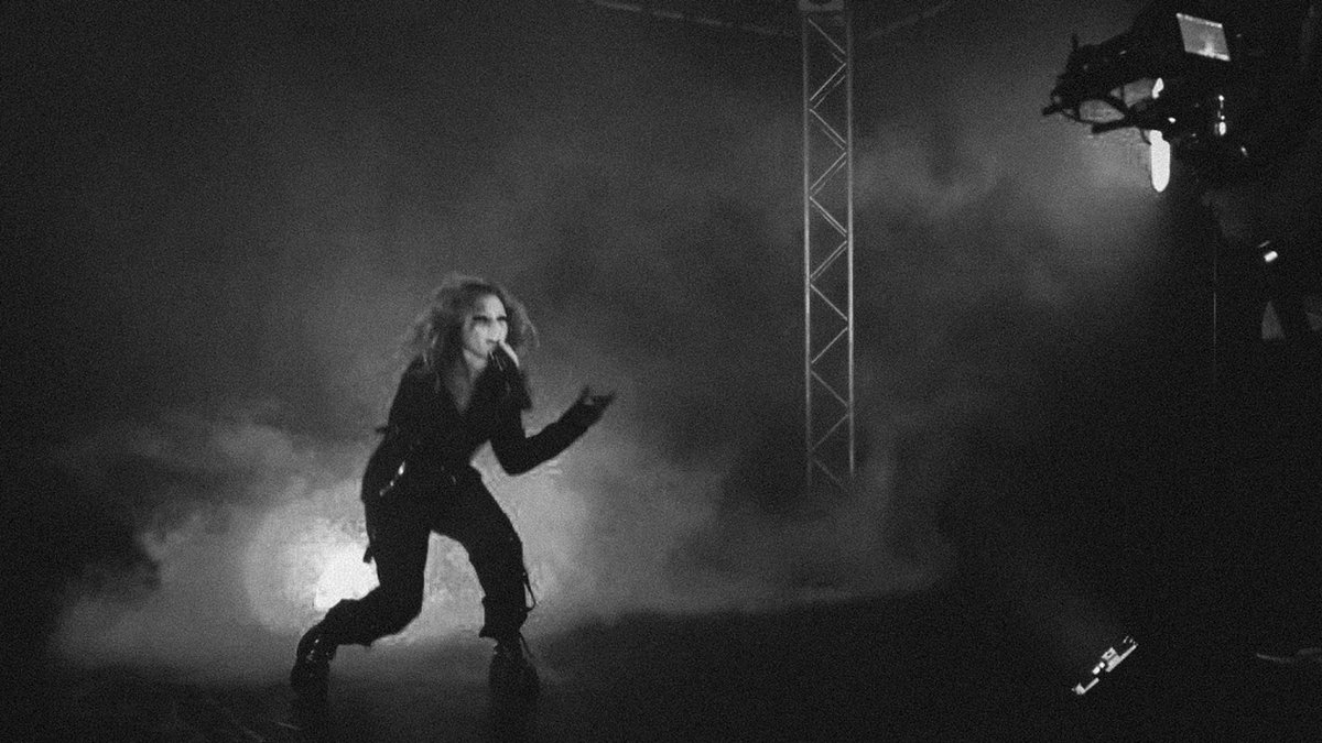 scarecrowrayne's tweet photo. Music video shoot 🖤🤍 https://t.co/8f3ckHtBgG