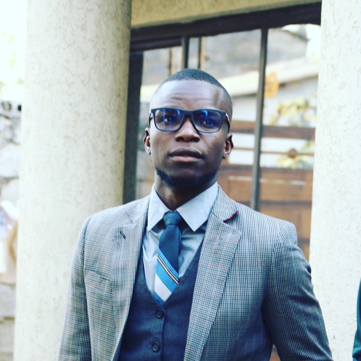 Strangerstune's tweet image. There's a difference between loving and being desperate...