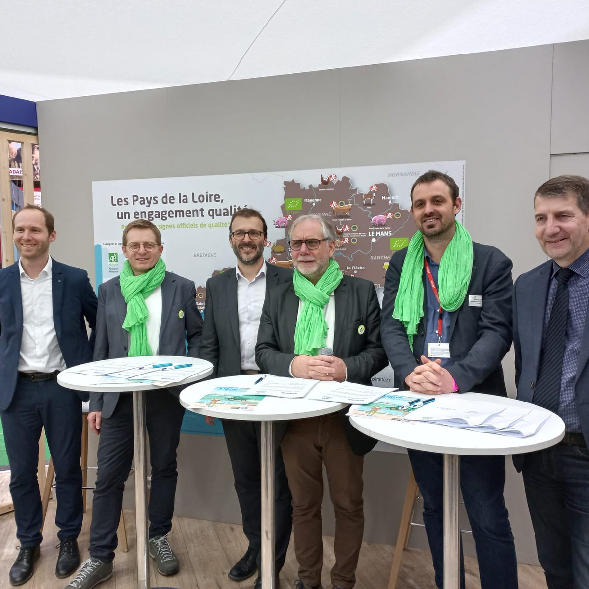 pguelman's tweet image. #Salondelagriculture | Signature de convention ce jour entre @enedis et la @ChambagriPdL autour des enjeux de maîtrise des risques électriques⚡️ sur les exploitations agricoles 🚜 de la @sarthefr et du @Maine_et_Loire
@Gilles_ROLLET, @enedis_pdl, @FBeaupere1