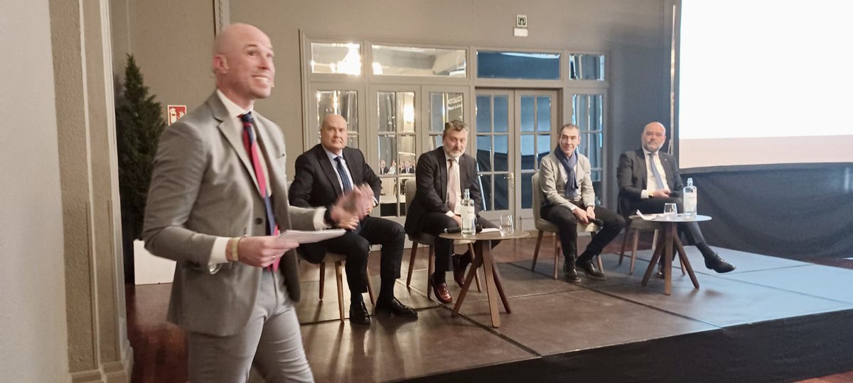 jmalastuey's tweet photo. Ayer disfrutamos de la compañía de nuestros #corredores de #Zgz y #Huesca. Ponencias muy potentes: balance 2022, análisis del mercado, y oportunidades y mejoras 2023 en cada una de nuestras líneas de negocio. ¡Gracias a todos los participantes!#juntoshacemosquesuceda #AXASeguros https://t.co/DBSZxVKBLA
