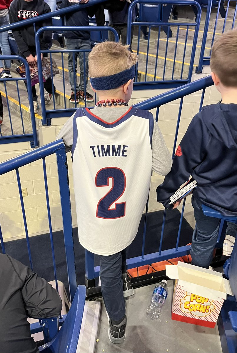 cldl13's tweet photo. Our first time staying after the game for autographs.  The excitement in this kid was palpable.  While we didn’t get to see @drewtimme2  #postgame, we still enjoyed meeting the players! Thank you @ZagMBB for being great role models for these kids! https://t.co/EaS25bdU33