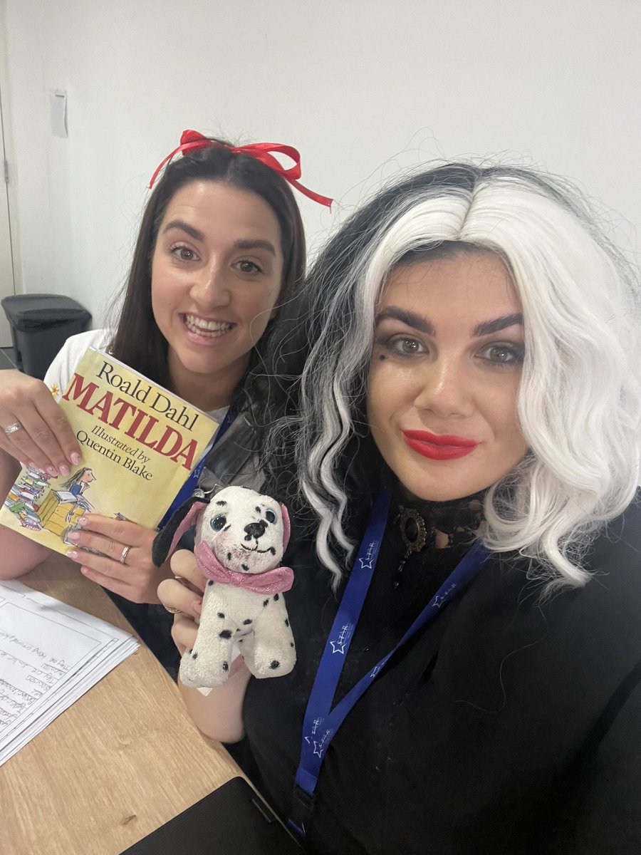 MissGraingerPA's tweet photo. World Book Day 📚👩🏻‍🏫 @MsRebecca06 https://t.co/J4QEgQnUMi