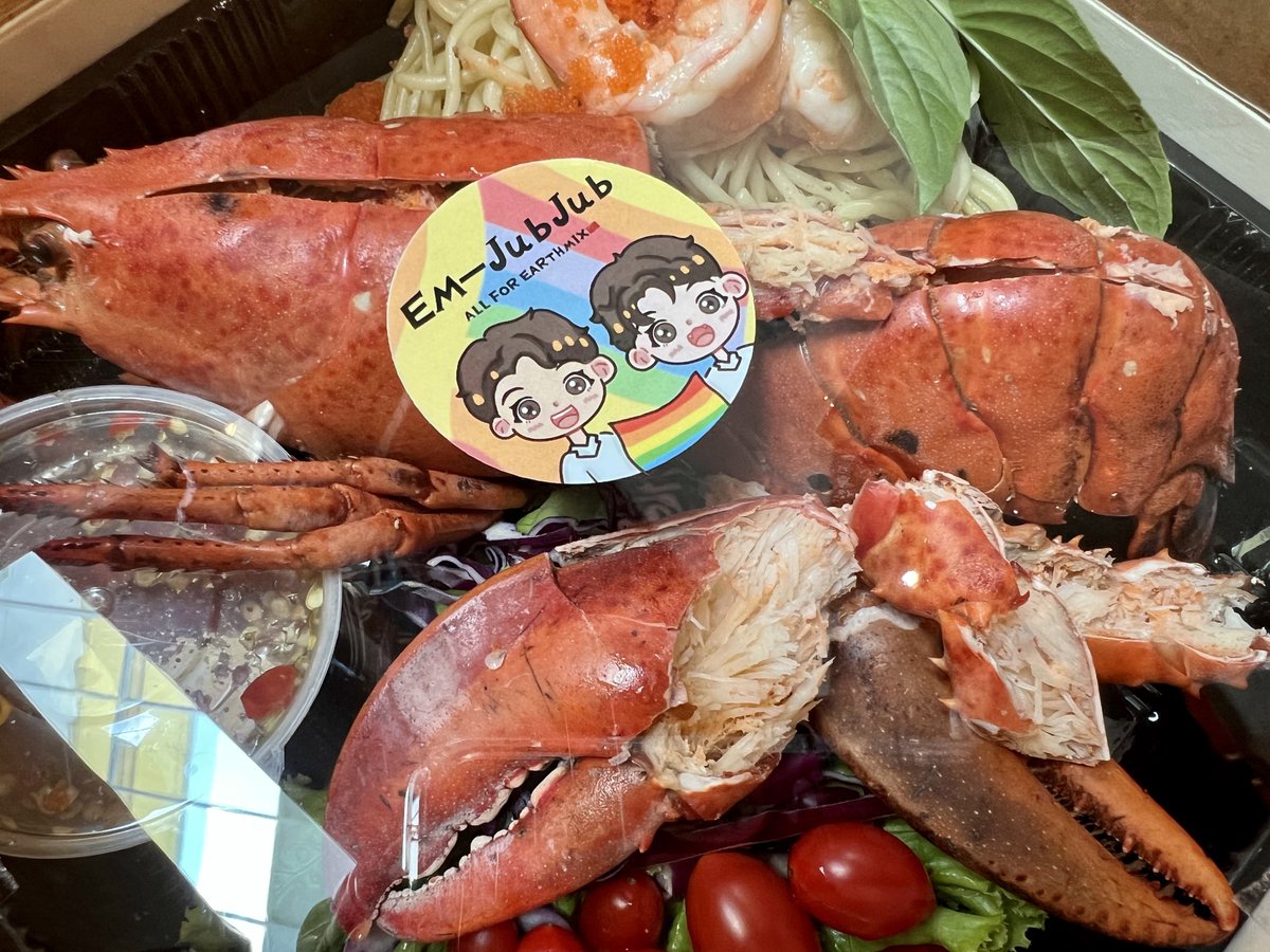 FoodsupforEarth's tweet photo. ขอเพิ่มพลังมื้อสุดท้ายด้วยล็อบเตอร์ กุ้งแม่น้ำ เค้กชากแง้ว ผลไม้และเครื่องดื่มให้ชาวพระจันทร์มันไก่ในงาน Moonlight Chicken Final EP. Fan Meeting 🌕🐔
Good foods for Good day from EM Jubjub 🇨🇳
Thank you for your support 🙇🏻♀️
@Earth_Pirapat #EarthPirapat
#MoonlightChickenFinalEP https://t.co/mODE3dsnkx