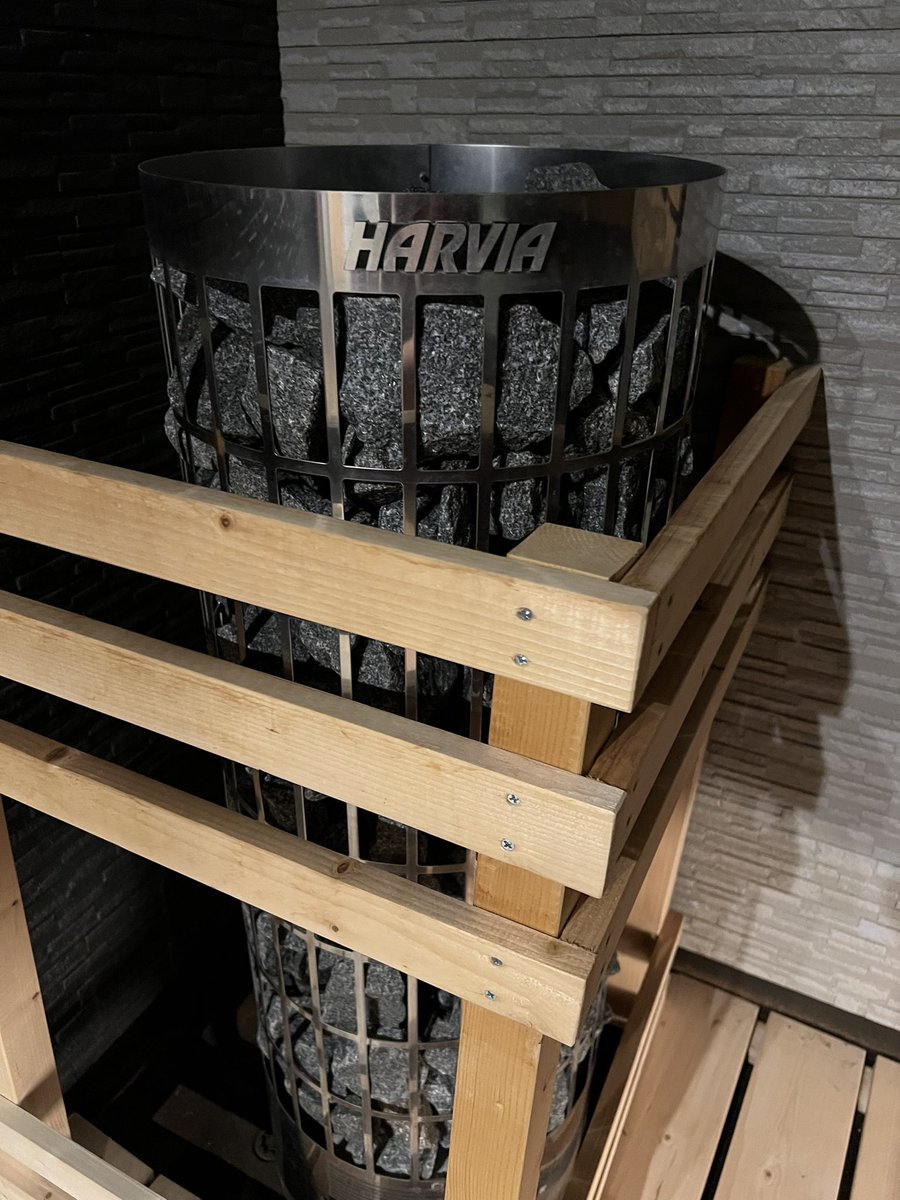 takuyan_n_n's tweet photo. 今日はこちらでととのいました🤩
HARVIAのサウナストーブが室内をしっかり温めてくれてガッツリととのいました🌈

#ASAUNA https://t.co/xgjsXfc2A9