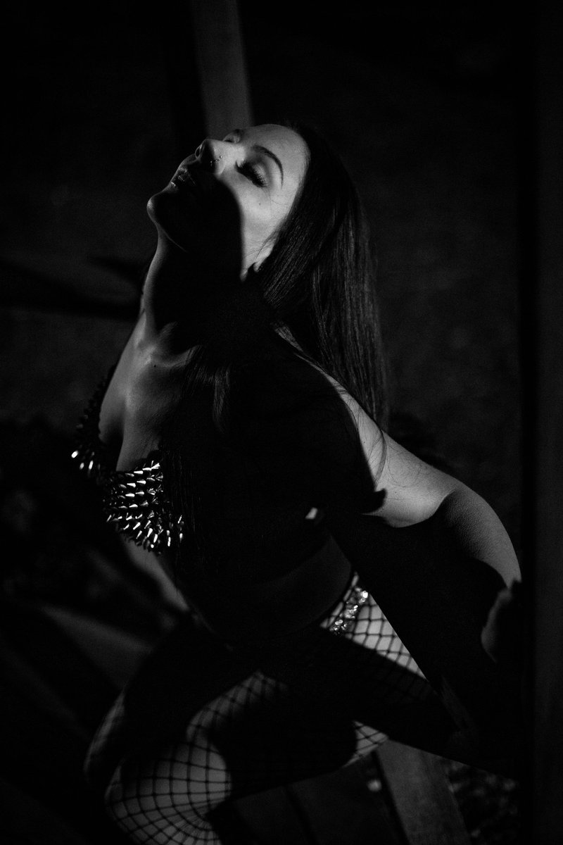 me_greedy's tweet photo. Thoughts from the shadows...
#blackandwhitephotography #nightphotography #pnwmodel #pnwphotographer https://t.co/2U7zdnqzcy