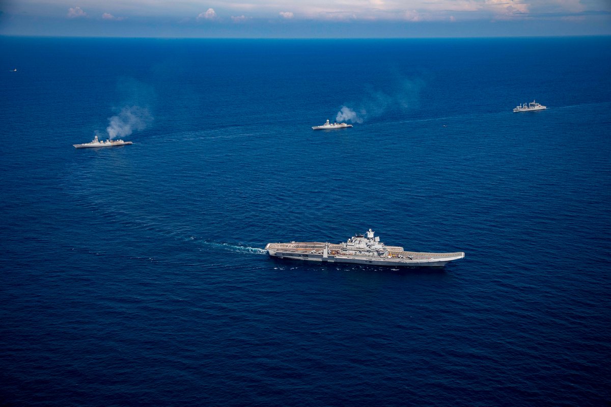 NewsIADN's tweet image. Indian Navy🇮🇳 a true Blue Water Force

INS #Vikramaditya (R33) Aircraft carrier along with two stealth destroyers and a replenishment vessel.

#IADN