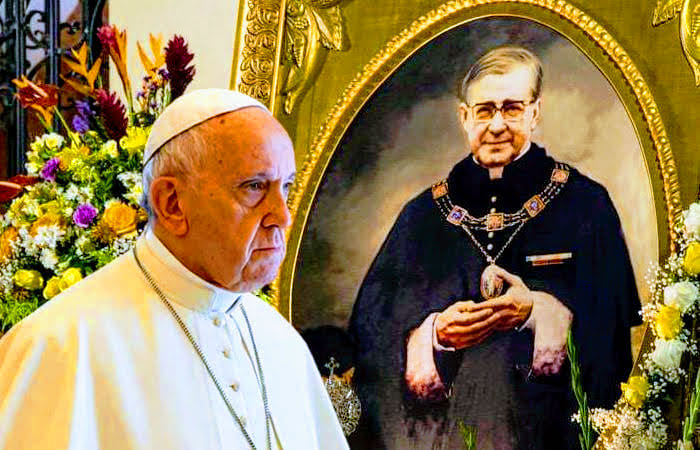 LechiguanaNC's tweet photo. El Papa Francisco acaba de cargarse al OPUS DEI. Para la Iglesia pasan a SECTA y se rechaza su estructura paralela a la jerarquía eclesiástica. También se les veta de los Obispados y se limpiarán aquellos, dónde esté el OPUS DEI. Finalmente SE AUDITARÁN SUS COLEGIOS. https://t.co/cCZ02QwwxM