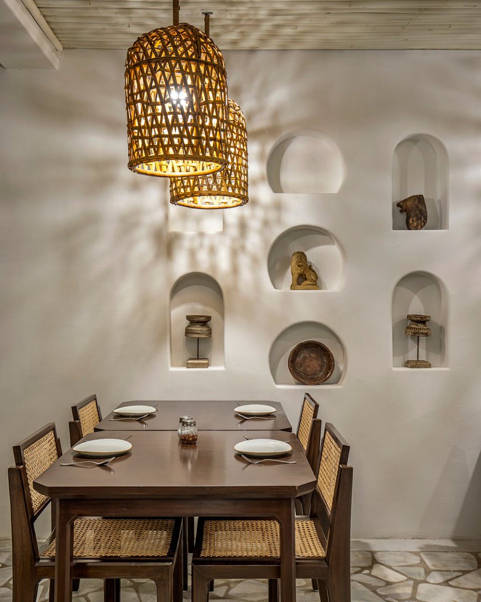 FOAIDindia's tweet photo. @HertzArchitects  bring to life a captivating bistro experience in the heart of Vadodara city while obtaining inspiration from the white-bathed Grecian island of Santorini.

📸: Tejas Shah
🔗https://t.co/byRsl0lSkz

#foaid #architectsofinstagram #architecturaldesign https://t.co/RH7KkfzfuK