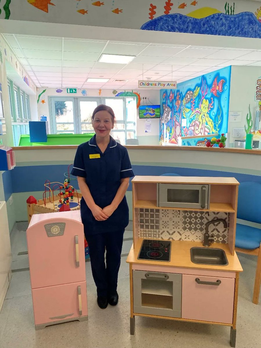 Thank you so much to Kim Poulton and her family for kindly donating a wooden kitchen to Grimsby Hospital's children's outpatients! Your generous donation will bring many smiles to lots of children and will make their visit to the hopsital more positive. You're #HealthTreeHeroes