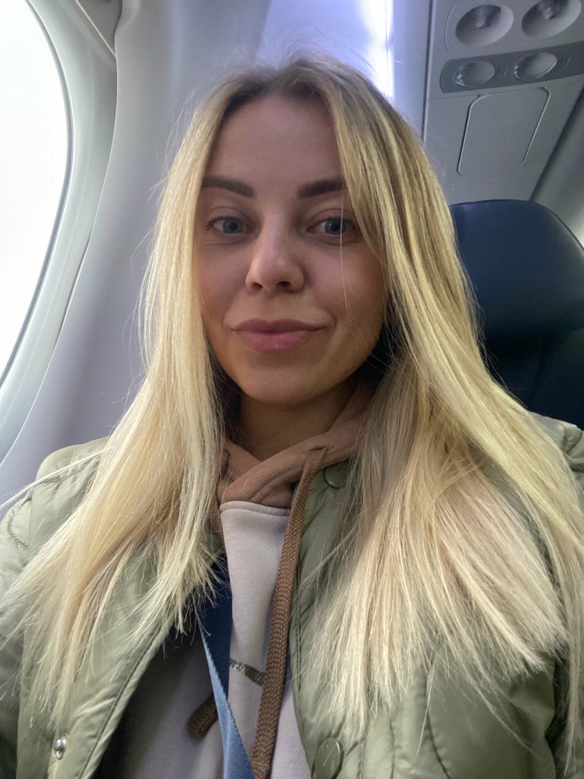 Всім привіт 👋🏼
Завтра починається новий контракт, я вже в літаку🛫
Перша зупинка Париж 🇫🇷