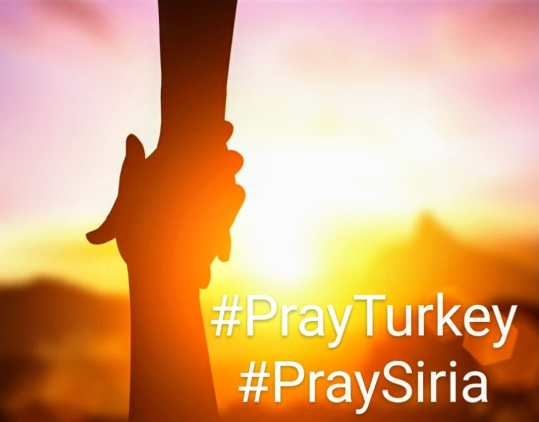 MaricarmenPazo's tweet image. Buenos días!!❤
Hoy pediría al planeta tranquilidad,pediría a los gobernantes paz, a la gente solidaridad con el q sufre. Pongamos nuestro granito de arena para q al menos ocurra para algunas personas que sólo piden un techo, comer y no pasar frío 
@Teaming  #HelpTurkeySyria