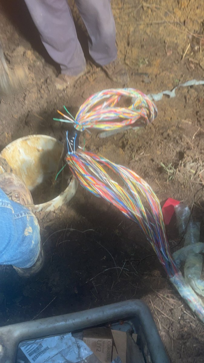 Nun like being in a hole at 1am working through the night on cut cables. 19 hours into the work day working straight through tomorrow. Cmon 2am so I can hit my double time! 💴