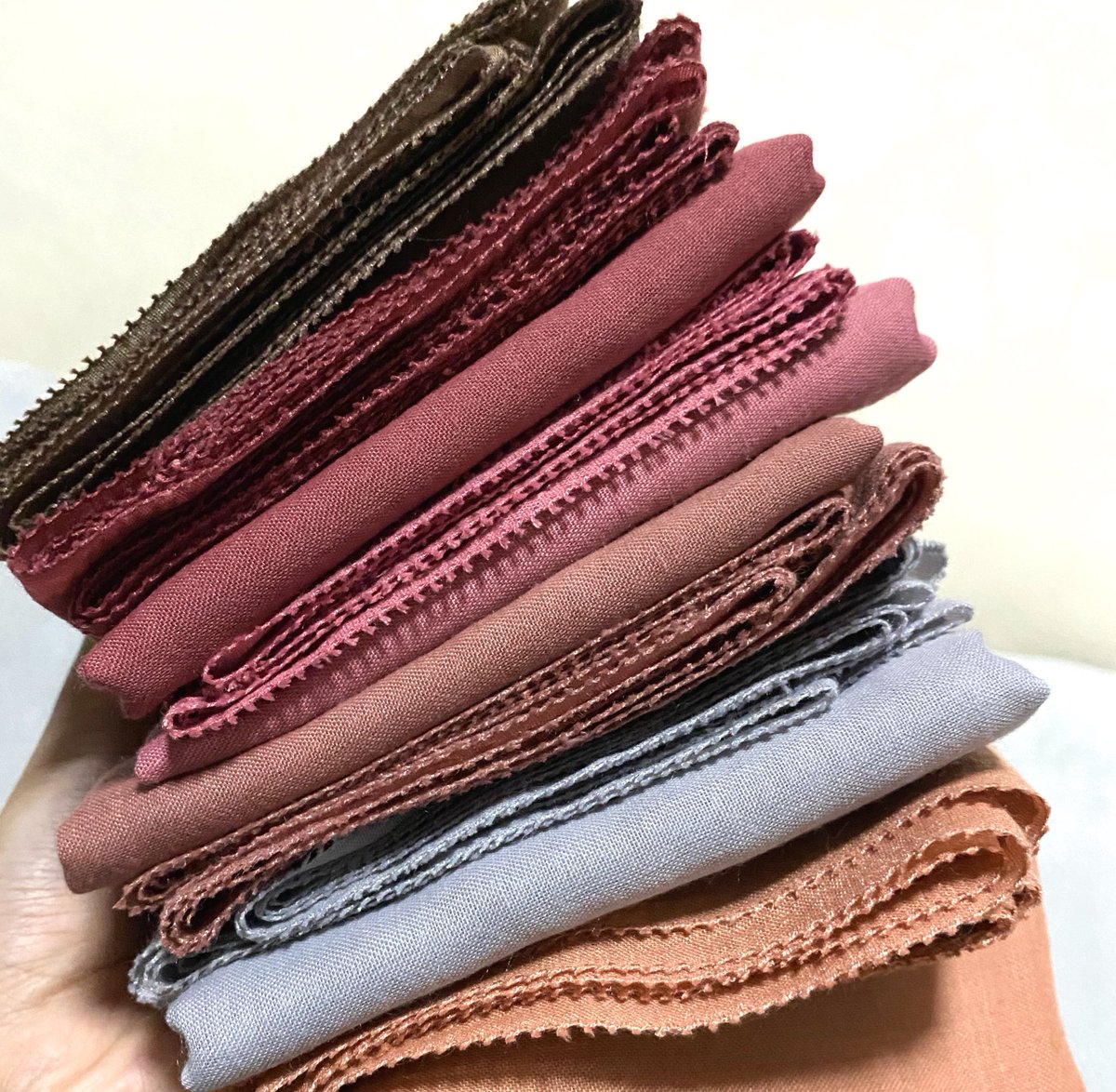 thesyahijab's tweet photo. Material cotton &amp; untuk jarang pula kita boleh rate 8/10 macam tu okay! If awak lilit kemas &amp; cantik, in sha Allah tak jarang 🫶🏻 https://t.co/8doSYDzpcv