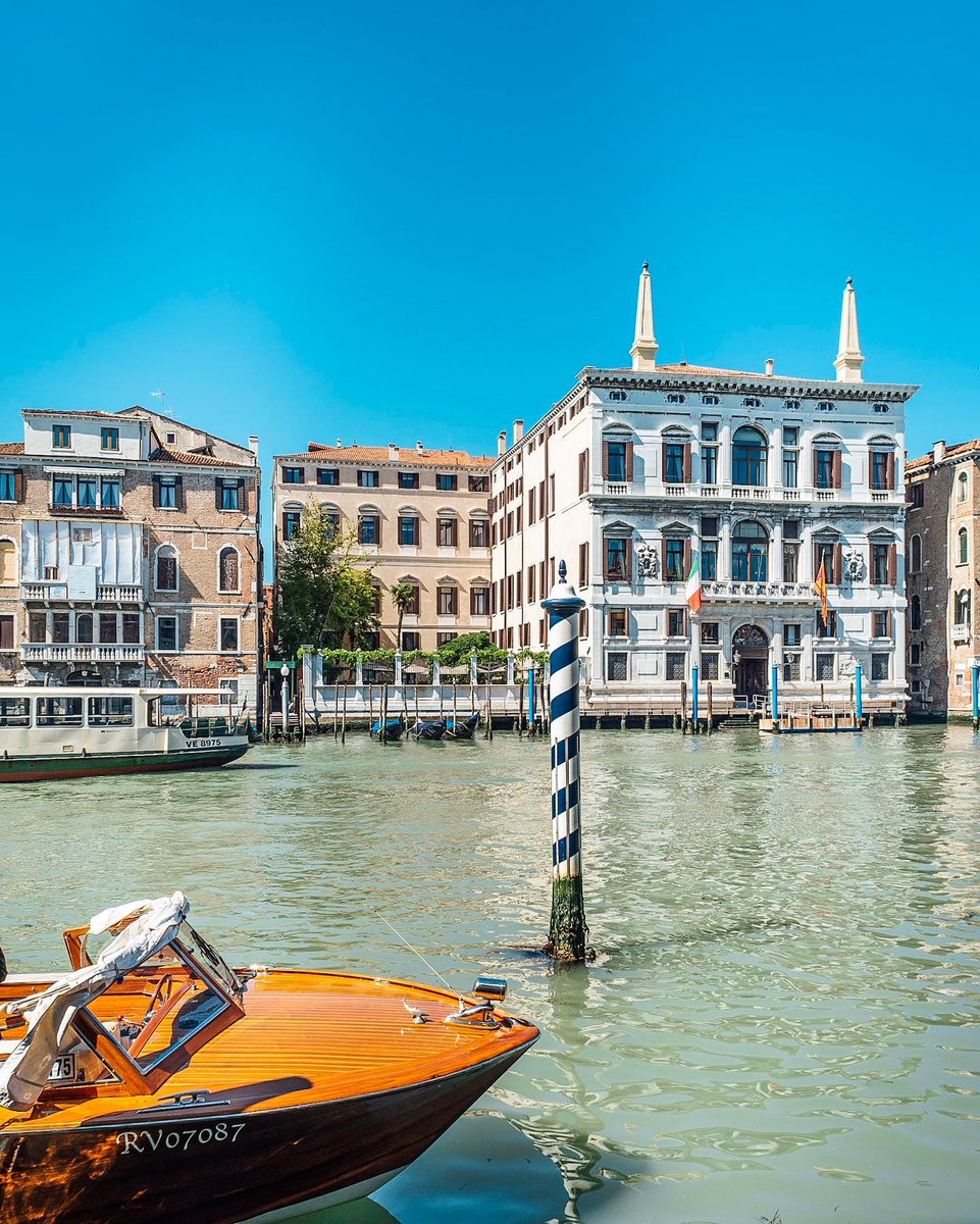 2KINDOFMAGIC's tweet photo. ᅠ
ᅠ
Summer breeze engulfed Venice this afternoon causing the atmosphere to become quite intimate, where lots of people are gathered in Aman Hotel for the wedding of Jericho Kavi and Katya Greig.
ᅠ
ᅠ https://t.co/TSsKQxM99F
