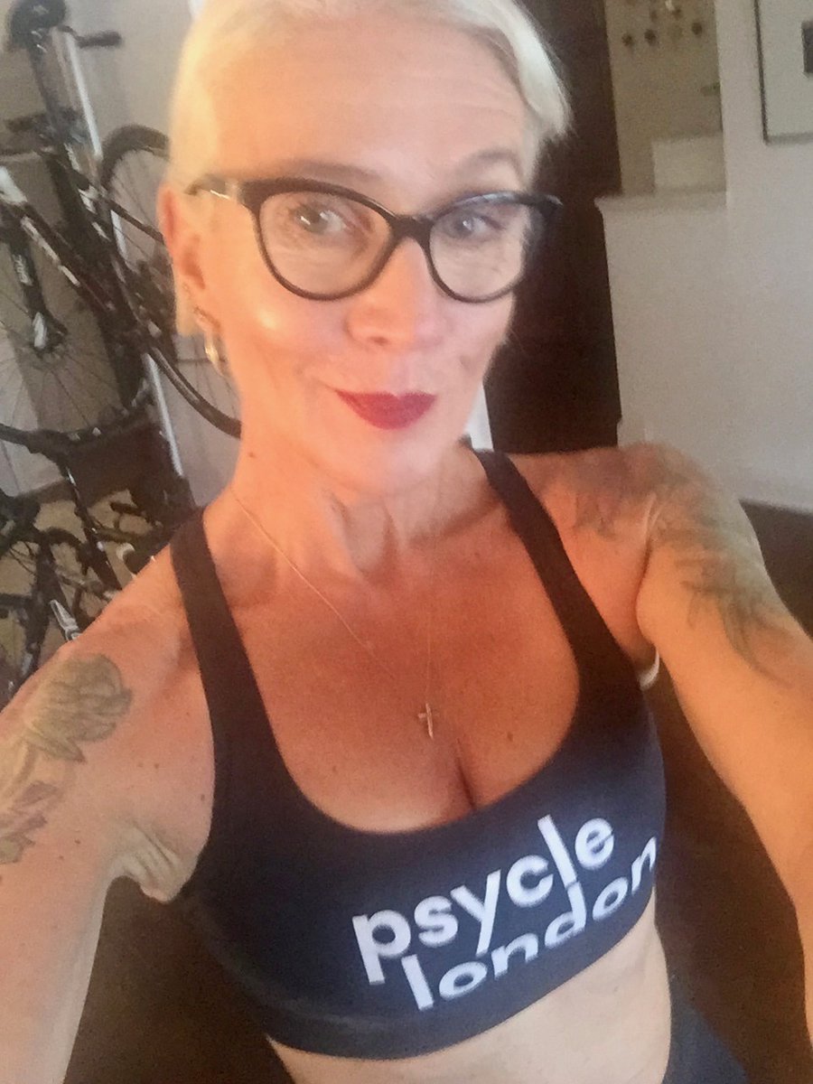 DawnNeesom's tweet photo. Morning gorgeous spring Thursday. After banning the 'B' word now not doing the 'F' word ⚽️⚒️😉But just in case @WestHam need a new defender off to the gym. 😂#MUNWHU #WHUFC #psycle #training https://t.co/rpDxRzuol4