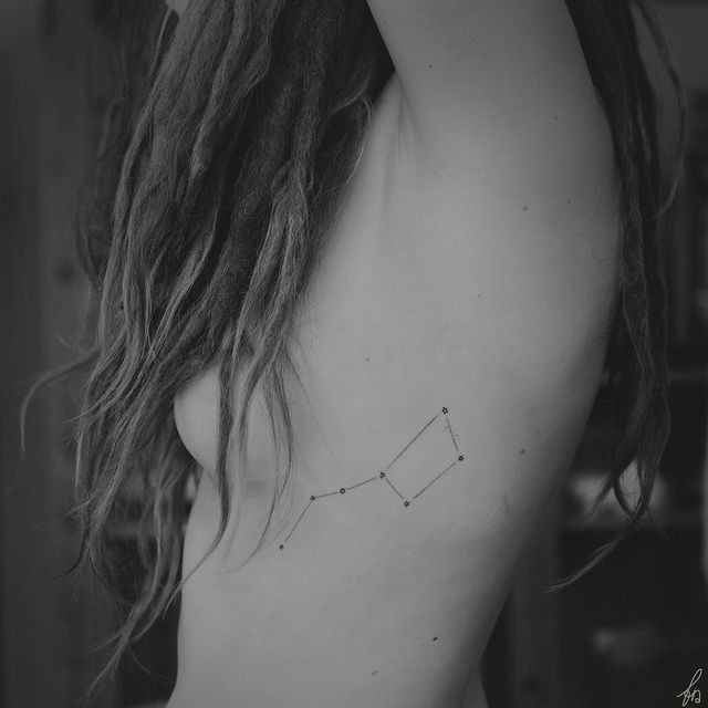 CaoticoVerso's tweet photo. Hay cicatrices que no conviene olvidar, pues nos mantienen con vida. A salvo de nuevos daños, de nuevas heridas. Así vive un corazón en cuarentena preventiva.

Buenos días https://t.co/HnrJ5TFtjH