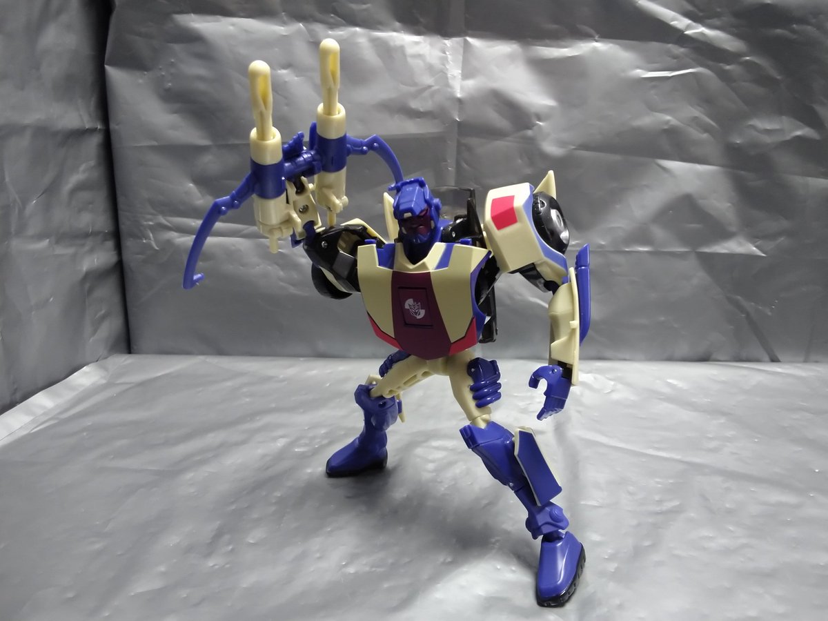 Hiwokun's tweet image. ｢今日の #スタントロン｣
今日も『#ANIMATED』から、#スタンティコン の一人 #ブレークダウン を紹介します。『#BOTCON２０１１』の限定アイテムで、同型で色が違う #サイドスワイプ という商品もありました(持ってません)。
#トランスフォーマー