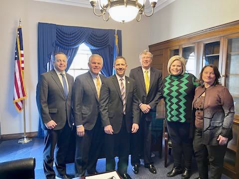 AmyCalvert's tweet image. Great mtgs with our Senators &amp;amp; Representatives.   Great work in DC, bringing awareness &amp;amp; support for Local Broadcasting.    Proud to be an Oklahoma Broadcaster!   #WeAreBroadcasters #kjrh #2NewsOklahoma