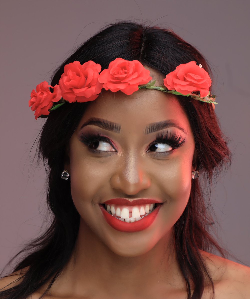 933kfm's tweet image. UP NEXT :

D’HOOK : 

with the Queen Of Happiness ; @lynda_ddane 
Starting off with #Your10at10 

What is your song request today?