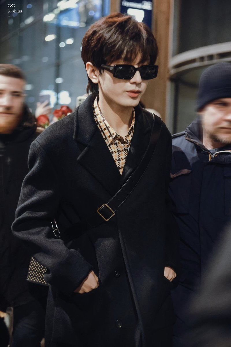 hangyun08's tweet photo. 成毅今天帅杀我了
我无法工作了
 @Lanvin  
CHENGYI IN PARIS 
 #ChengYiPFW23 
#ChengYiLanvinFW23 https://t.co/eu9Ax7gTHn