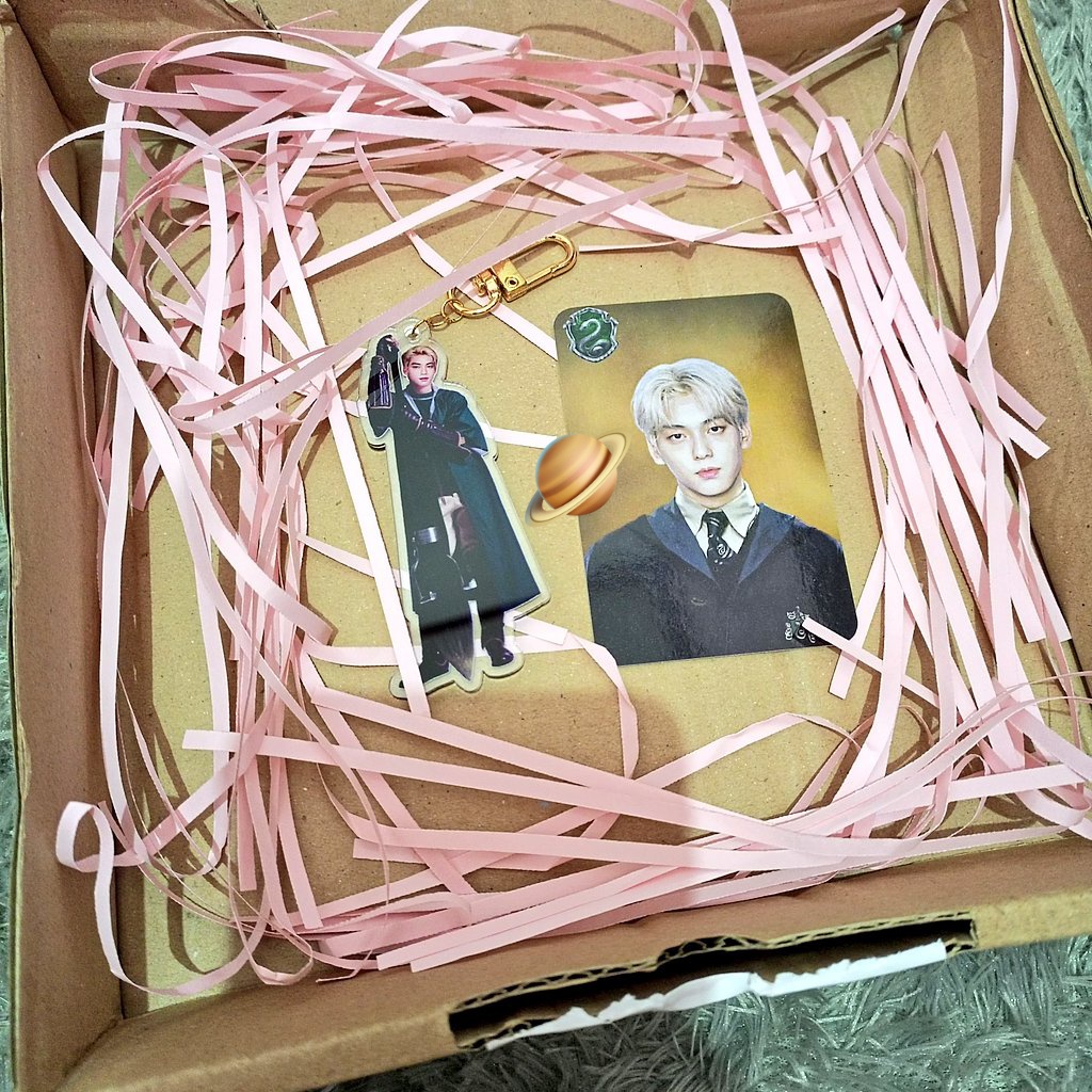 rrinuniverse's tweet photo. 💌 Late post/unboxing mail.

Heyyoo, keychain and stuffs from @k27mintchoco are arrived safely on my hand. Tbh am so excited and happy while open it! 😣🪄🫶🏻 Also, tysm ryuu @y2kbluehour buat bonus keychain Tyun Ravenclawnyaa, seneng bgt Soobin Malfoy pulang ada temennyaa 🥹🫶🏻 https://t.co/rZs8VlRl3V