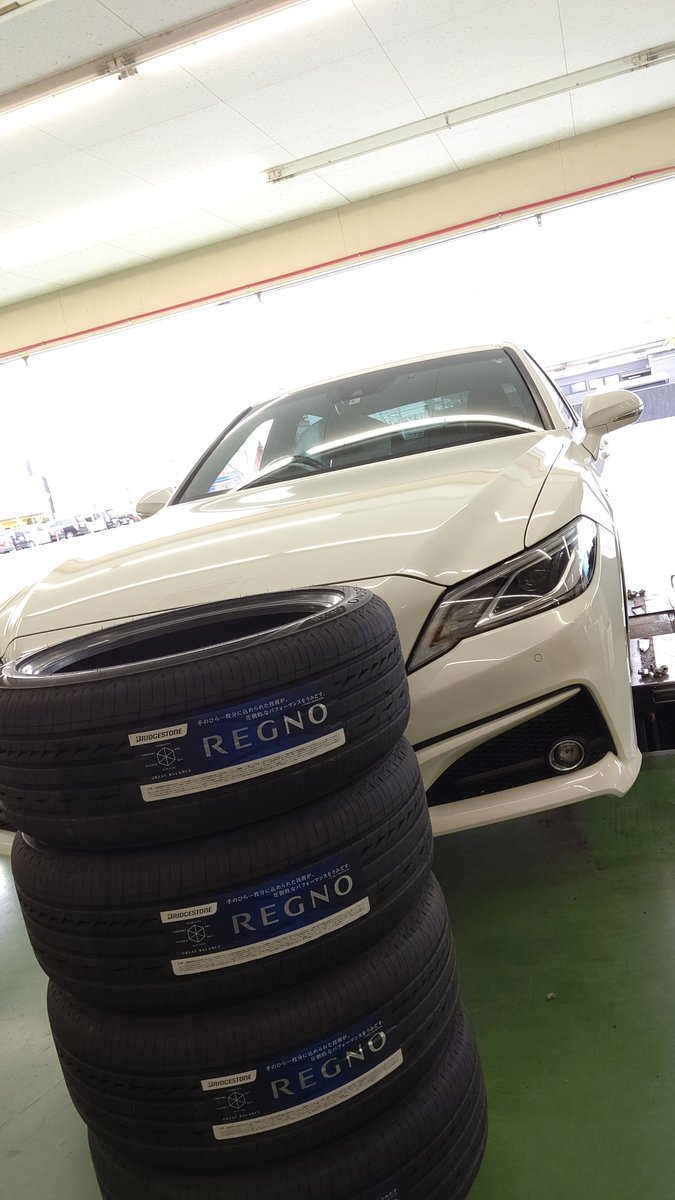 taiyaichiba1010's tweet photo. #クラウン にて #ブリヂストン #レグノ #GRX2 のご成約頂きました👨🔧
やはり乗り心地が重視されたお車には、乗り心地を重視したタイヤがおすすめ!🙆
どのタイヤを選んでも安いお買い物ではございませんので、タイヤを選ぶ際にはしっかりと車種やご自身の乗り方を店員さんに相談してから決めましょう😊 https://t.co/yLHGFiIkC5