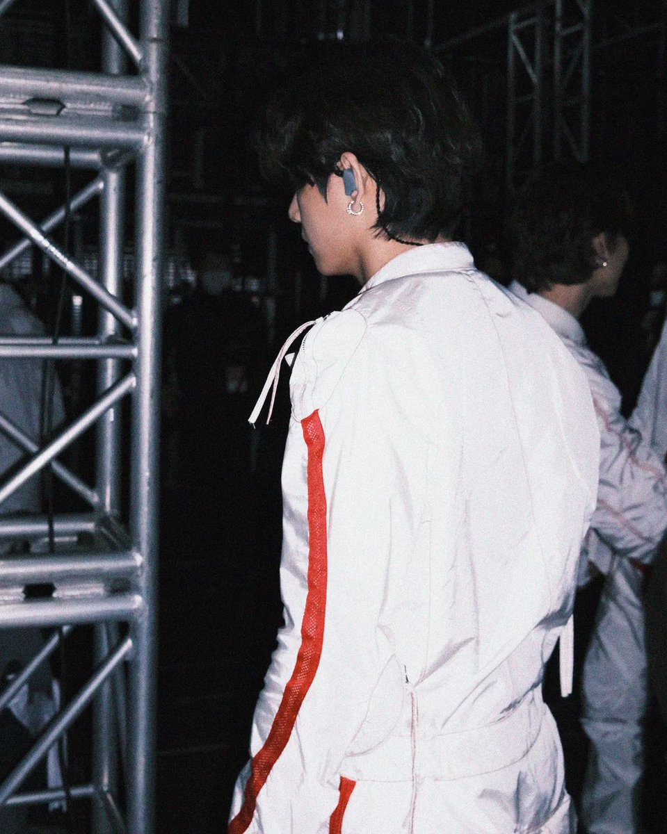 addictwmyself's tweet image. if #vsoo #capricity was a faceless idol

— a thread