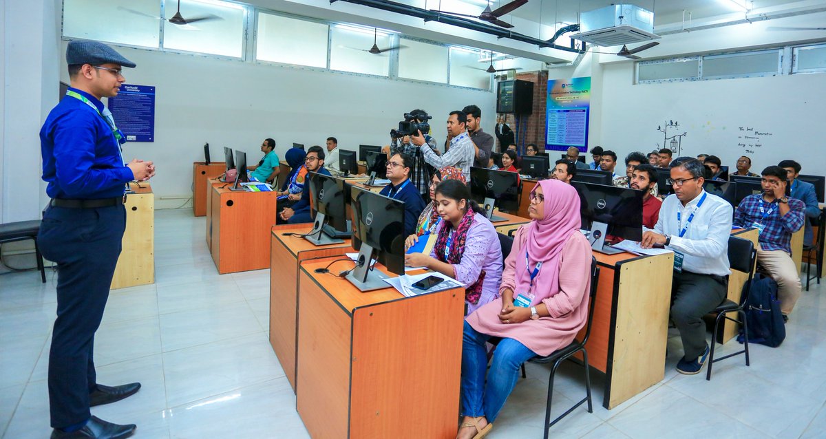 Apurba_Dada's tweet photo. Few moments from the seminar organized by BIGF at DIU MCT 3D Animation lab where I delivered speech as Keynote Speaker on AR/VR Technology. https://t.co/mw8nogSTUU
