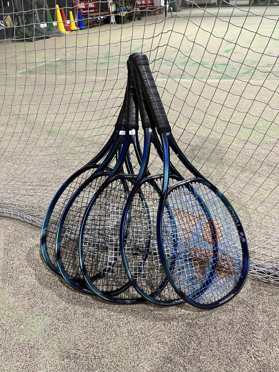 ots_tennis's tweet photo. 3月になって南町田校にYONEXの試打ラケットがやって来ました。

跳高弾道スピンのvcoreシリーズ
感動の飛びと上質な打球感のASTREL
までお試し頂けます。
#跳高弾道スピン #VCORE #07vcore #YONEX https://t.co/dgbBNvyMLr