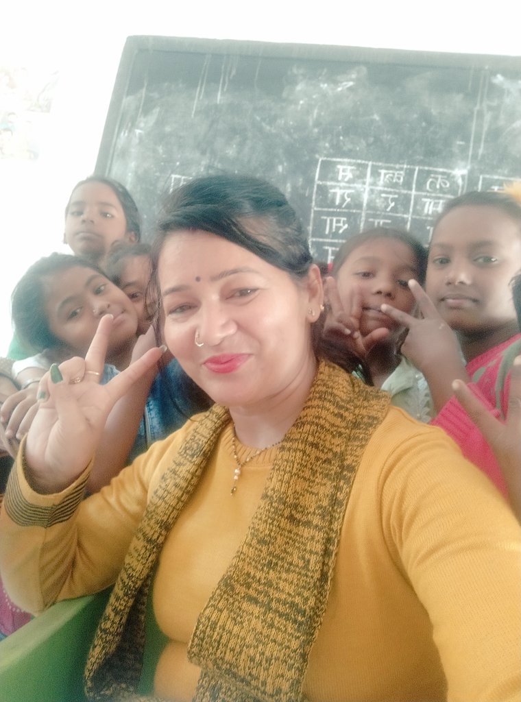 इश्क सो जाए तो तमन्ना जाग जाती है...
और फिर किसी करवट नींद कहा आती है...
❣️my workplace 💞mykids
Today's activity
#nipunlakshya
#basiceducation